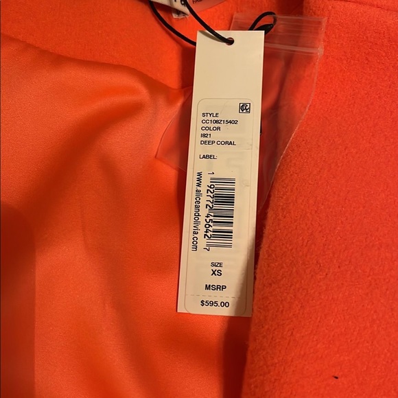 The Luisana Coat - Picture 2 of 3